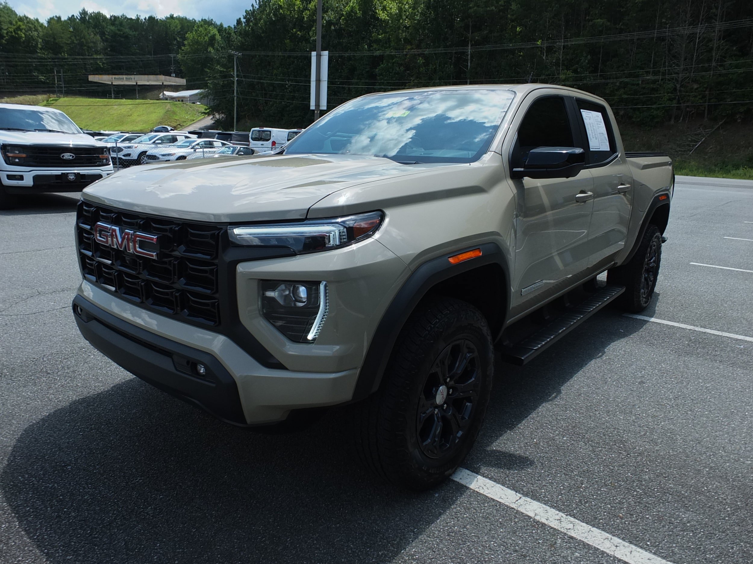 Used 2024 GMC Canyon Elevation w/ Elevation Premium Package AWD/4WD image 7