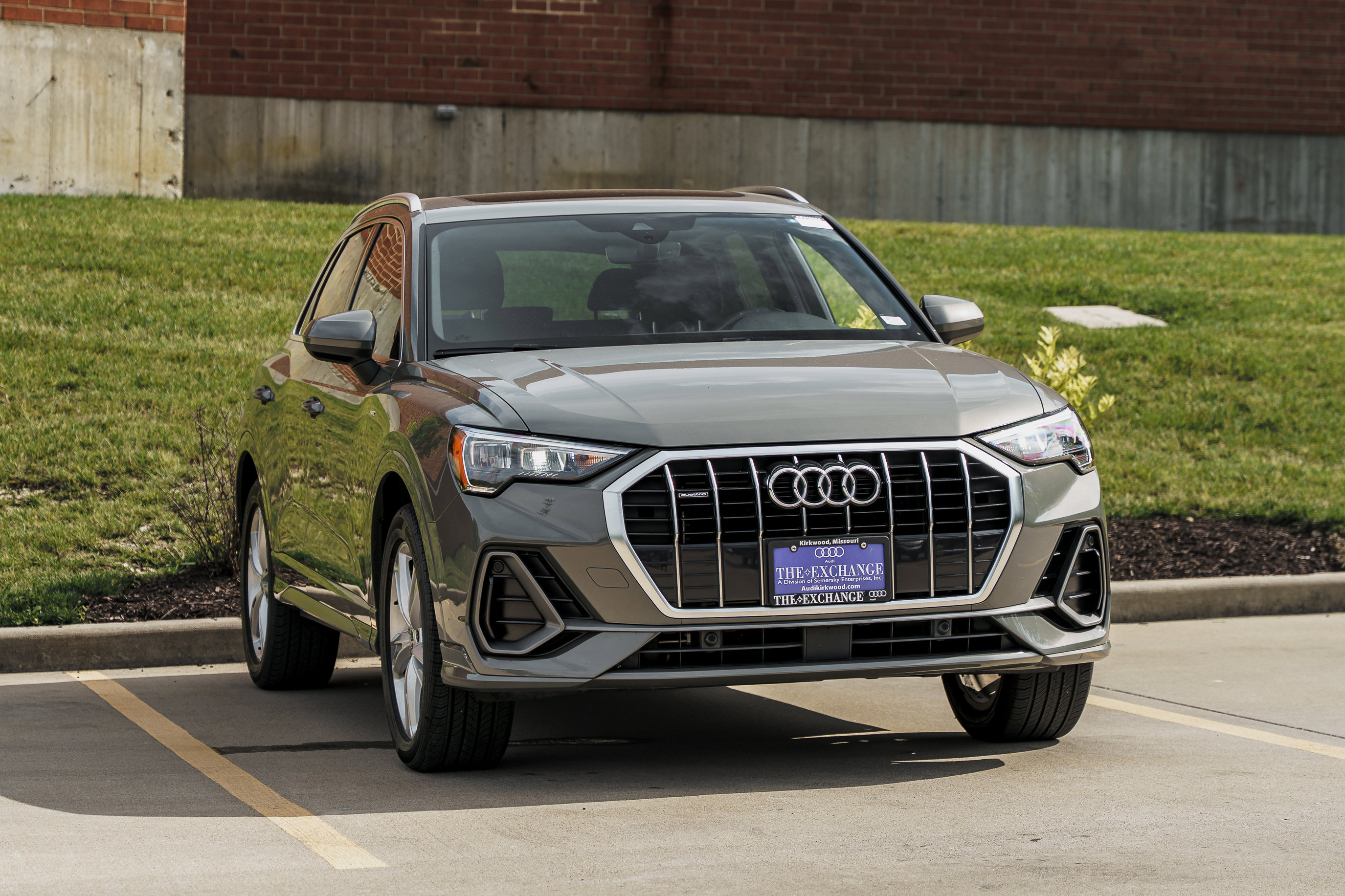 Used 2021 Audi Q3 2.0T Premium w/ Convenience Package AWD/4WD image 2