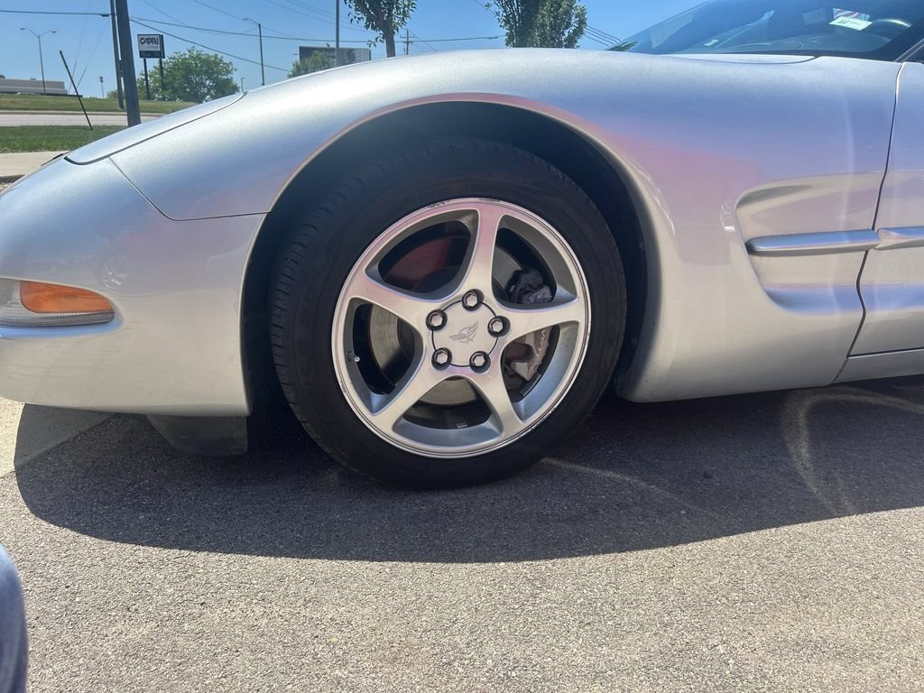 Used 2001 Chevrolet Corvette Convertible w/ Preferred Equipment Group2 RWD image 27