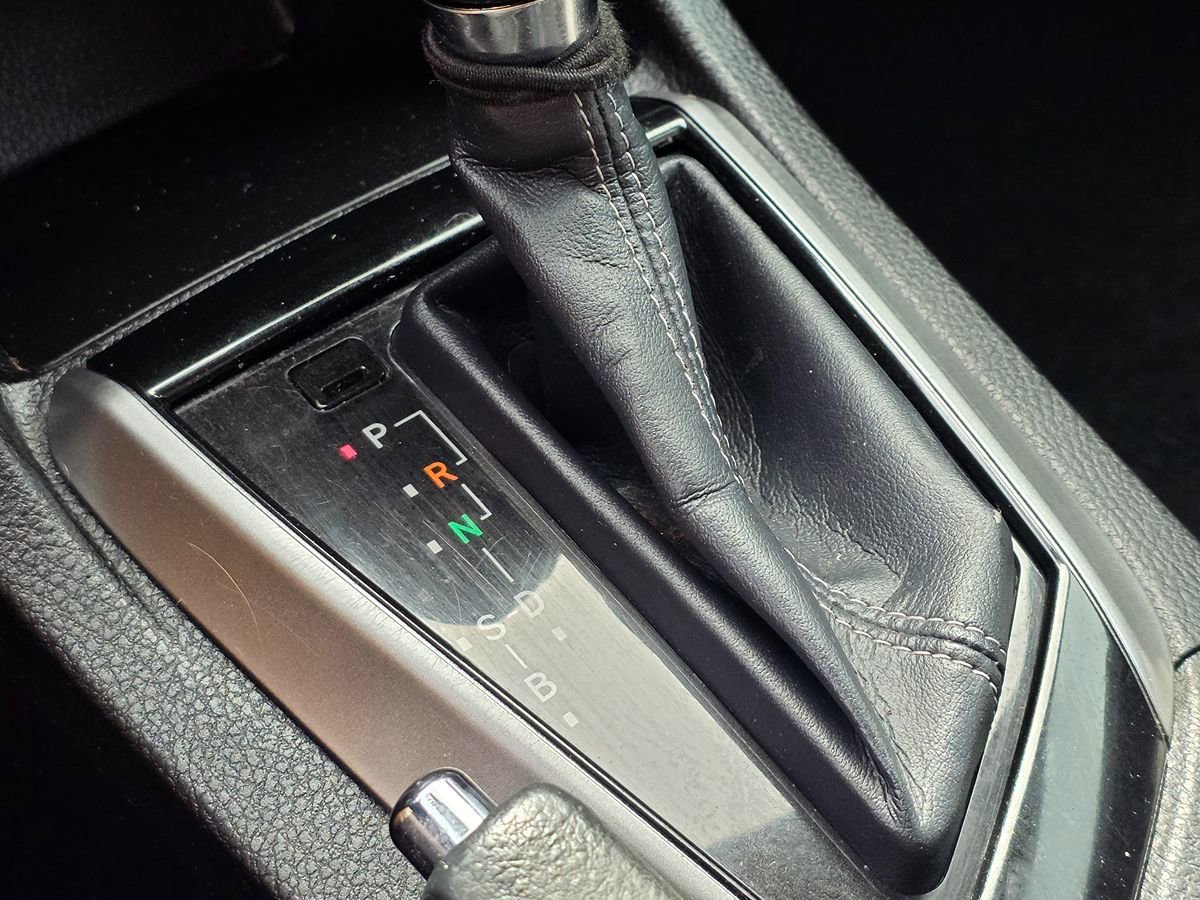 Used 2015 Toyota Corolla LE FWD image 36
