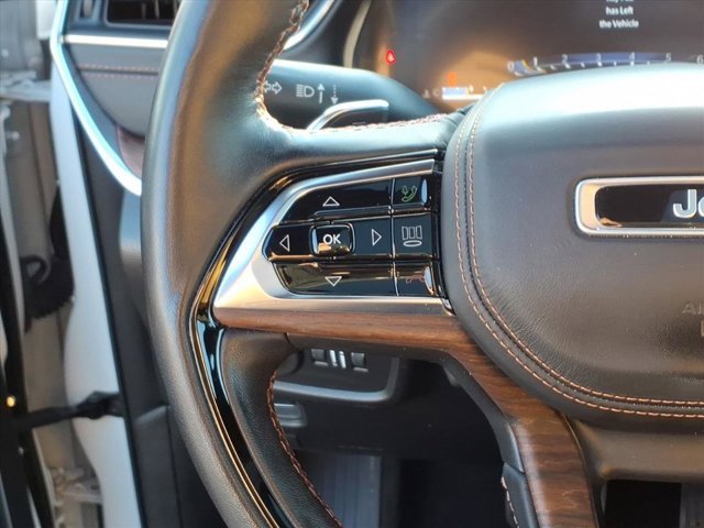 Used 2023 Jeep Grand Cherokee L Summit w/ Luxury Tech Group V image 17