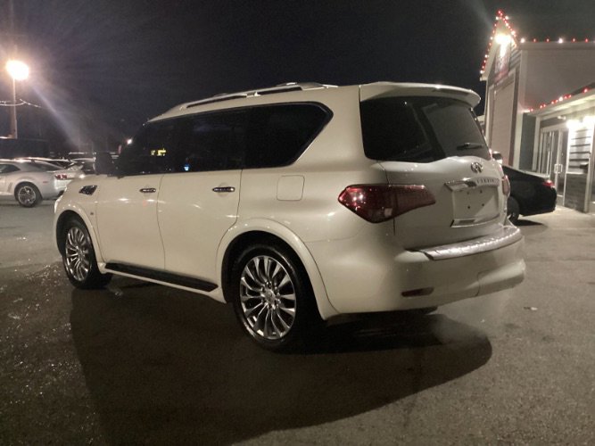 Used 2015 INFINITI QX80 4WD w/ Deluxe Technology Package image 3