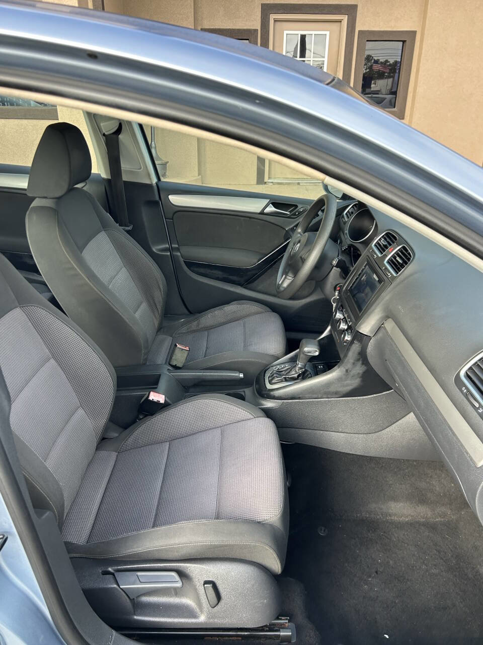 Used 2010 Volkswagen Golf 4-Door image 16