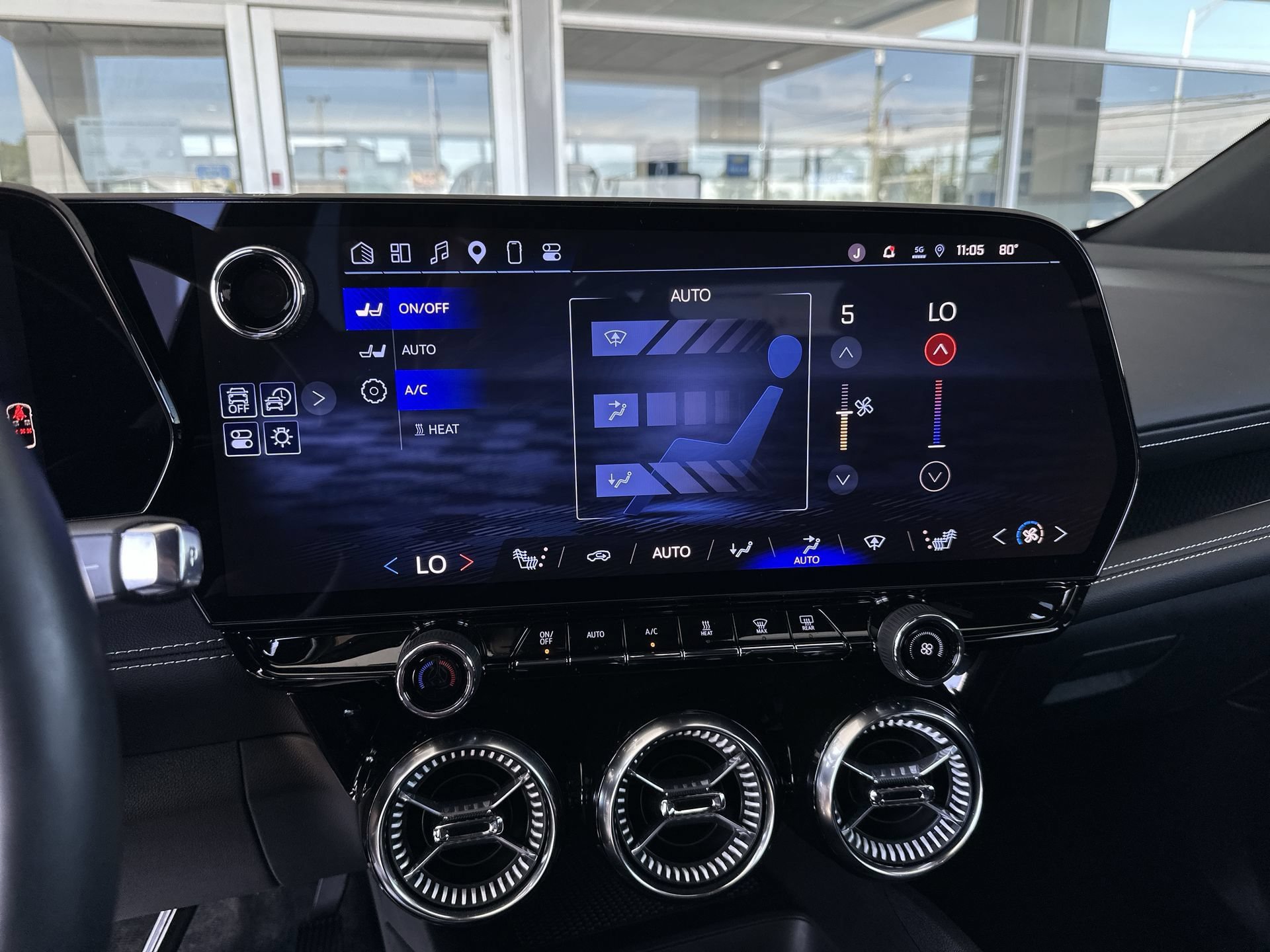 Used 2025 Chevrolet Blazer EV LT AWD/4WD image 31