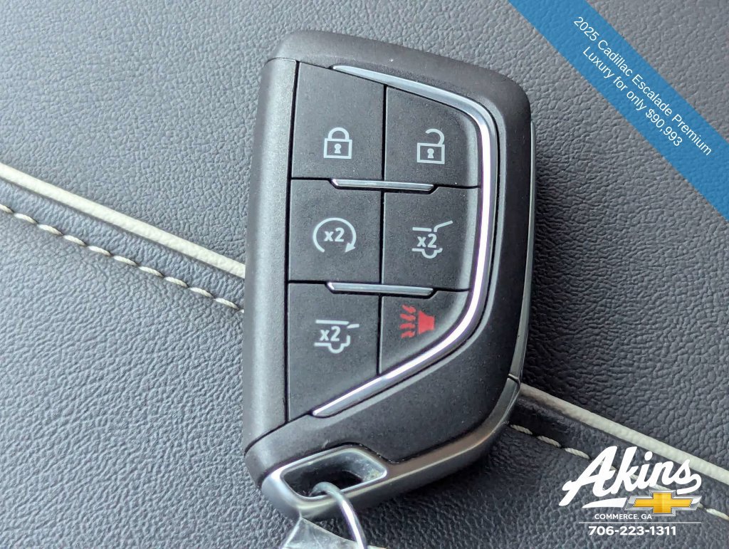 Used 2025 Cadillac Escalade Premium Luxury AWD/4WD image 33