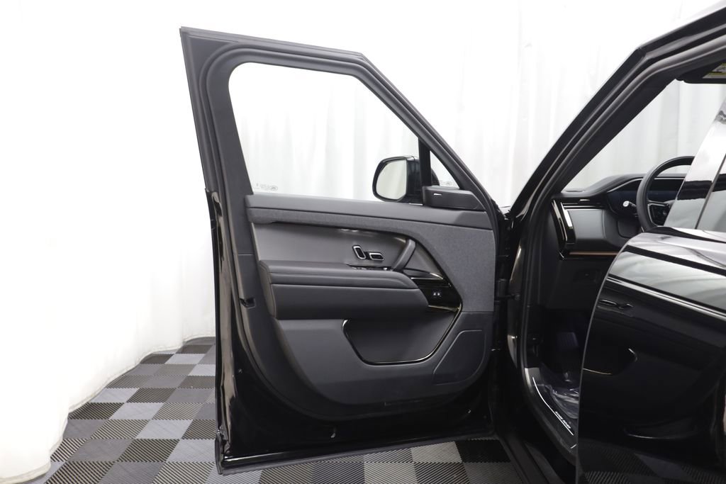 Certified 2025 Land Rover Range Rover Sport SE AWD/4WD image 4