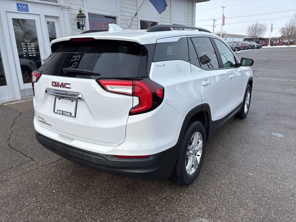 Used 2022 GMC Terrain SLE w/ Driver Convenience Package image 5