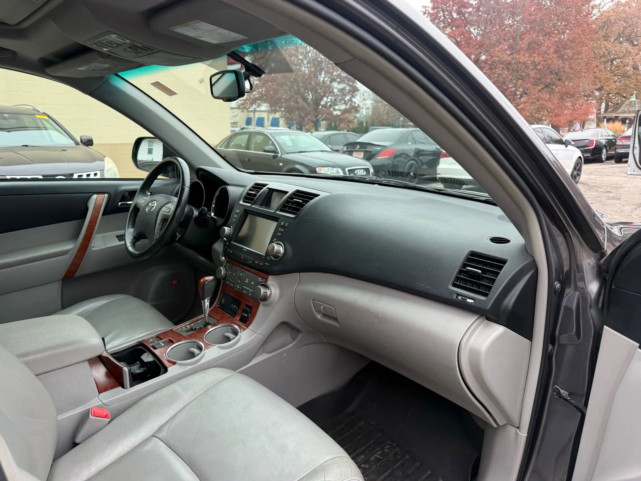 Used 2010 Toyota Highlander Limited image 19