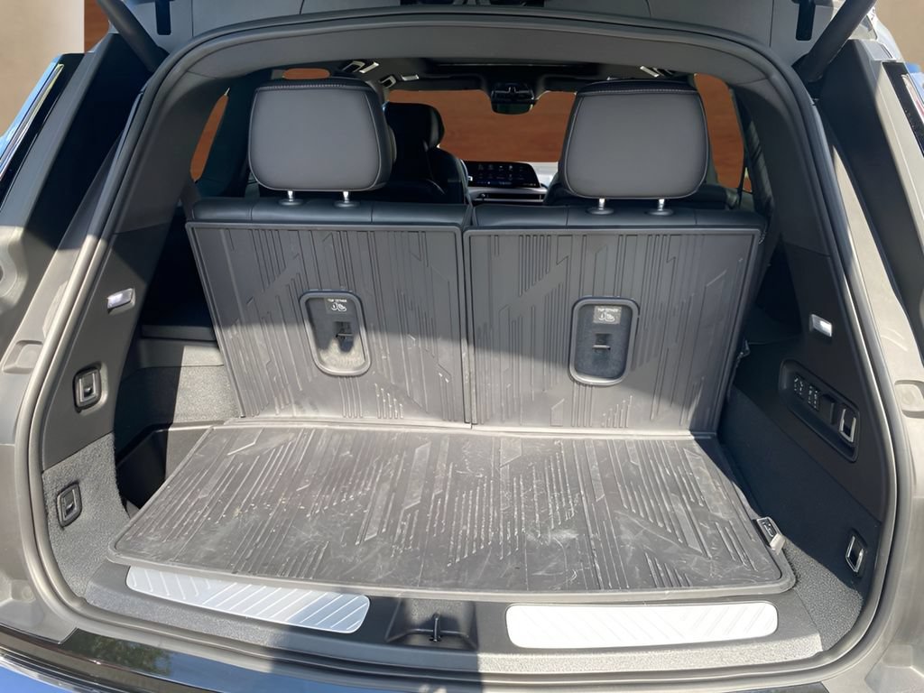 Used 2026 Cadillac Vistiq Sport w/ LPO, Floor Liner Package AWD/4WD image 10