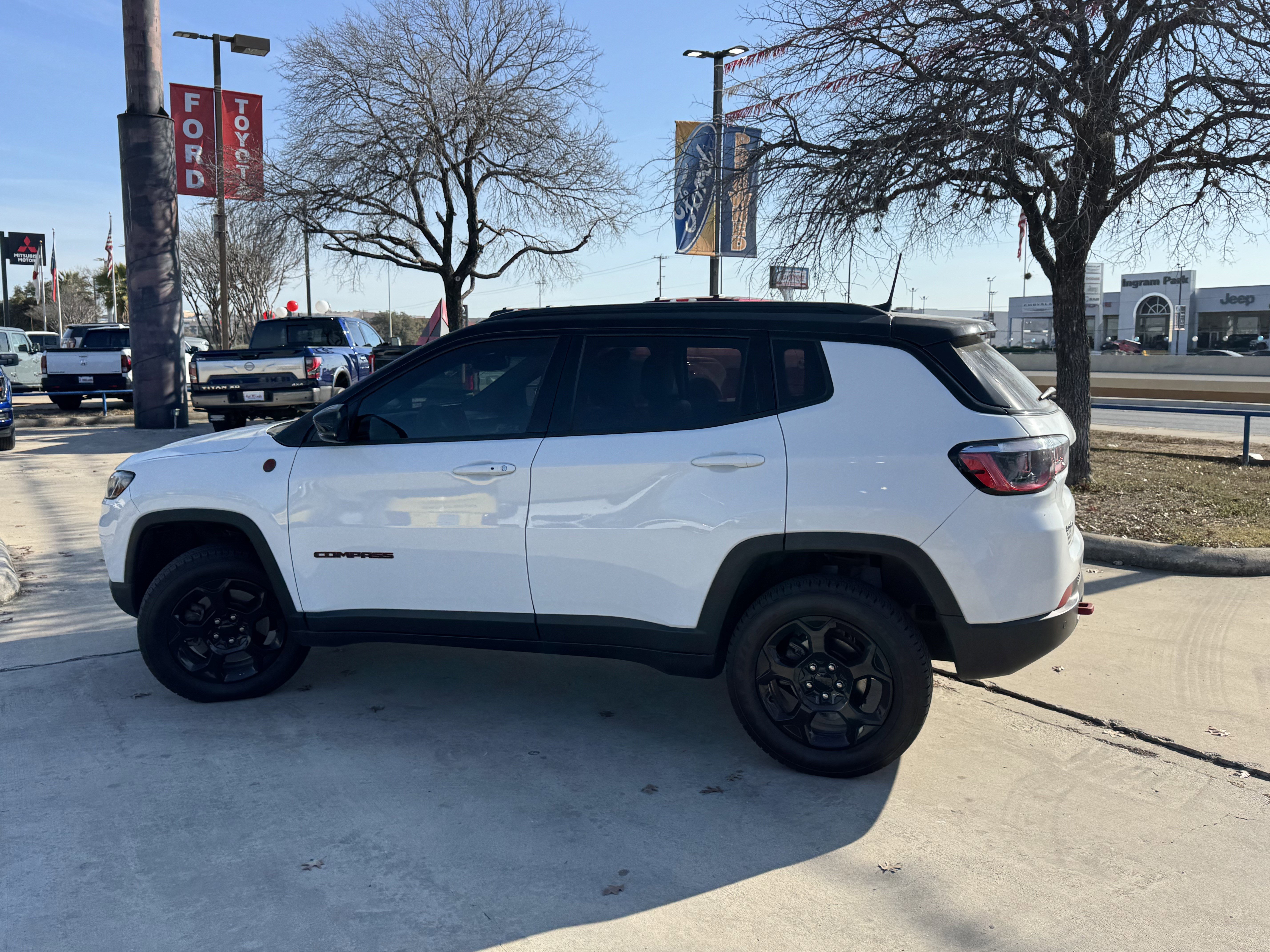 Used 2024 Jeep Compass Trailhawk image 9