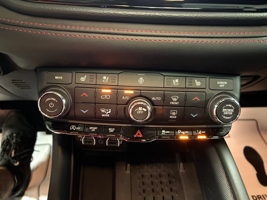 Used 2025 Dodge Durango GT AWD/4WD image 19