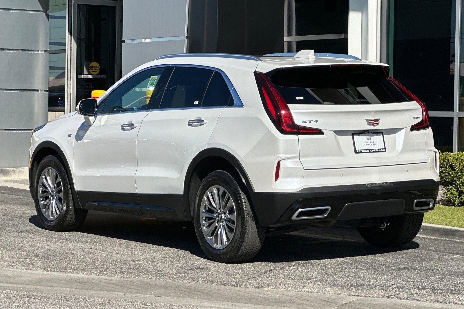 Used 2024 Cadillac XT4 Premium Luxury image 6