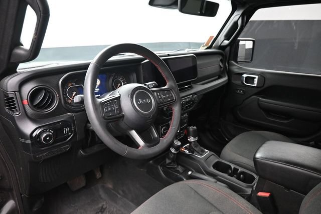 Used 2024 Jeep Wrangler Unlimited Rubicon w/ Technology Group AWD/4WD image 16