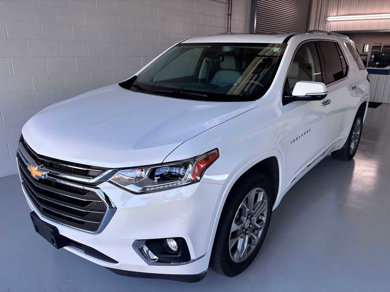 Used 2020 Chevrolet Traverse Premier w/ LPO, Floor Liner Package FWD image 1