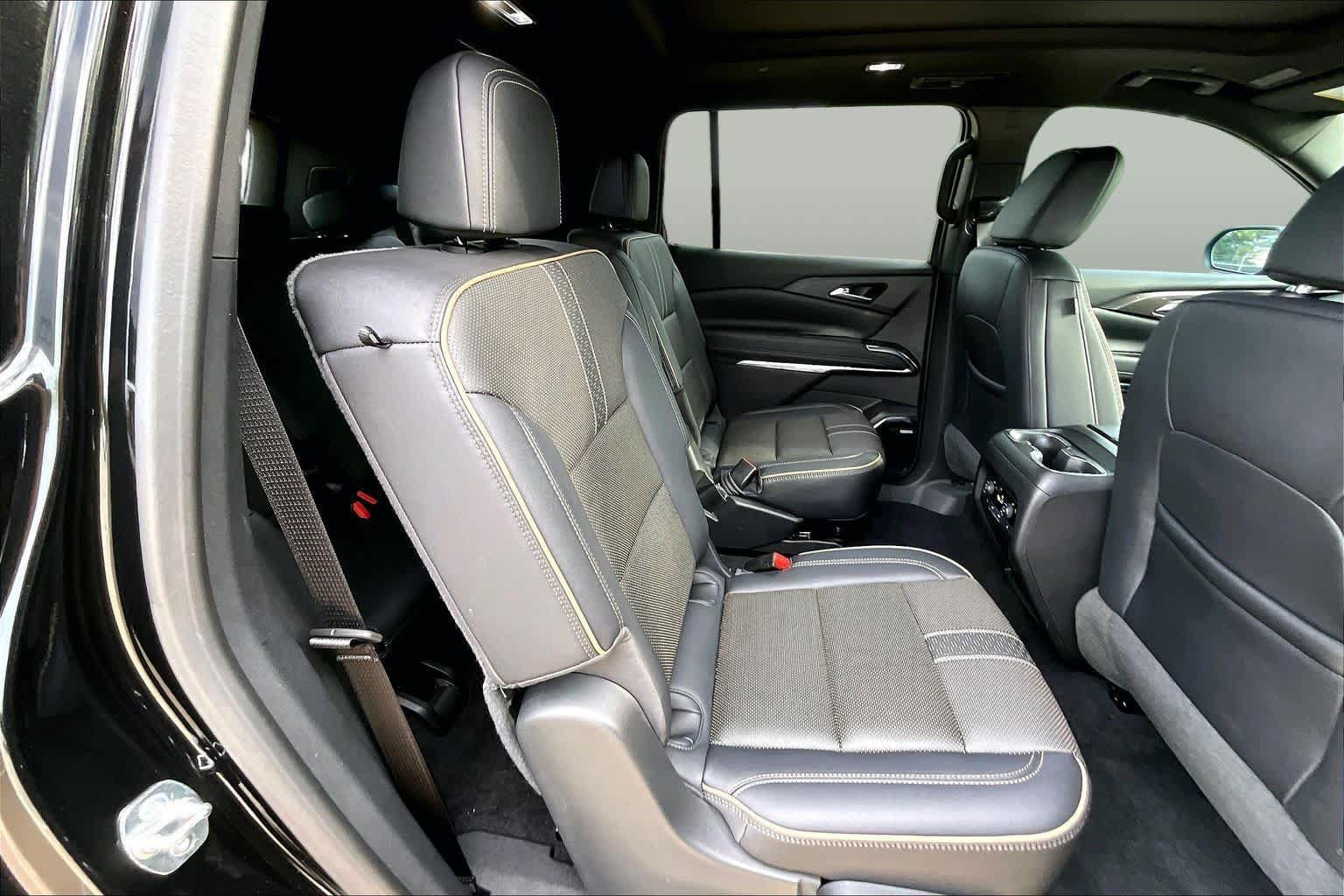 Used 2025 Chevrolet Traverse High Country w/ LPO, Floor Liner Package FWD image 20
