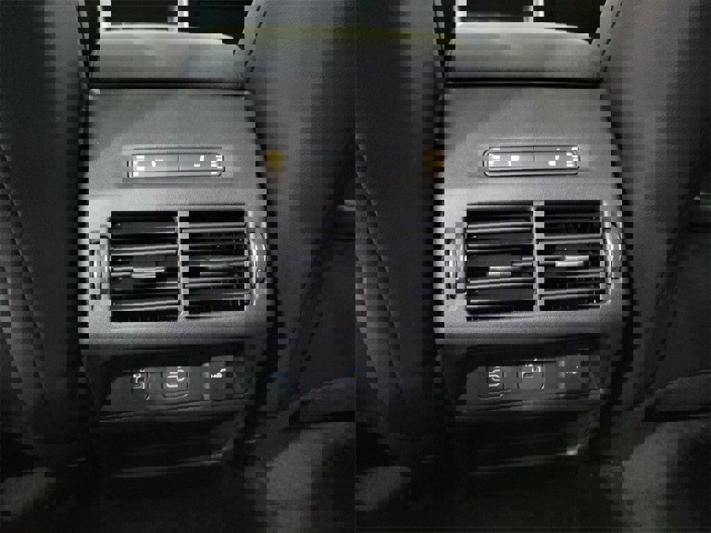 New 2025 Land Rover Discovery Sport Dynamic SE image 23