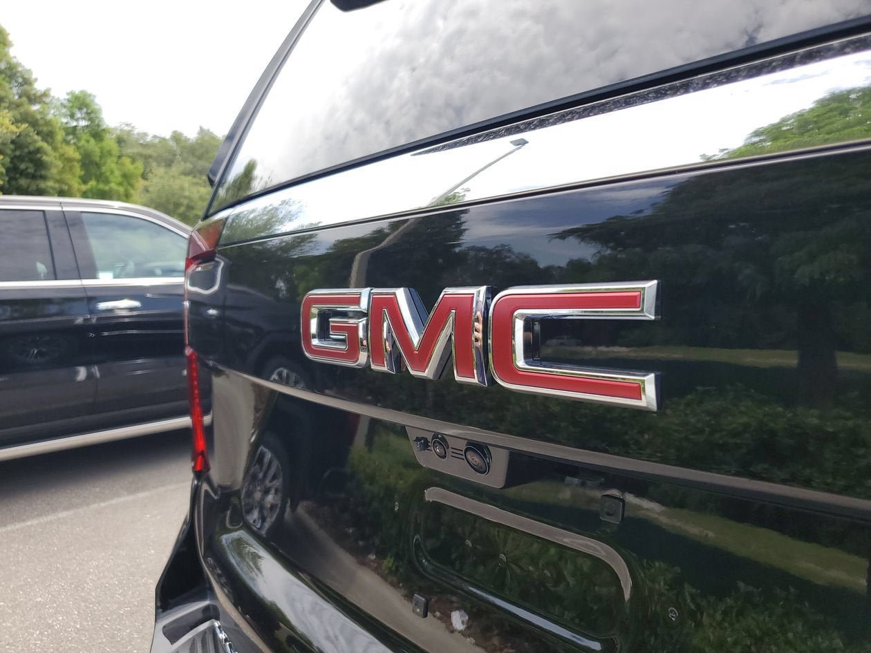 New 2026 GMC Yukon XL Elevation w/ Elevation Premium Package AWD/4WD image 7