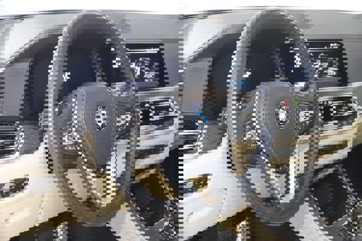 Used 2022 BMW X5 xDrive45e AWD/4WD image 6