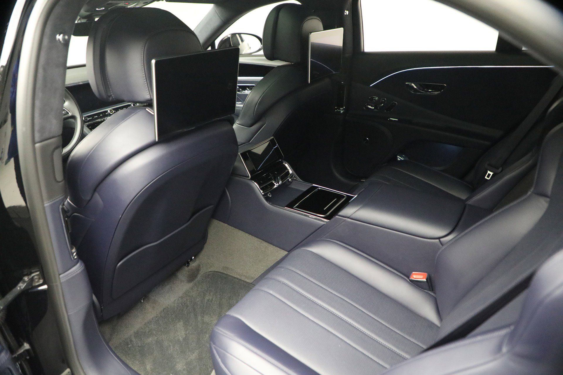 Used 2023 Bentley Flying Spur V8 image 24