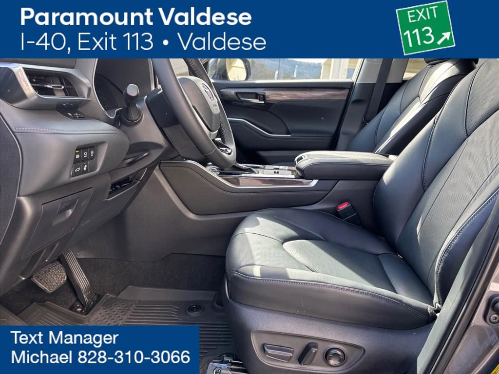 Used 2025 Toyota Highlander Limited image 10
