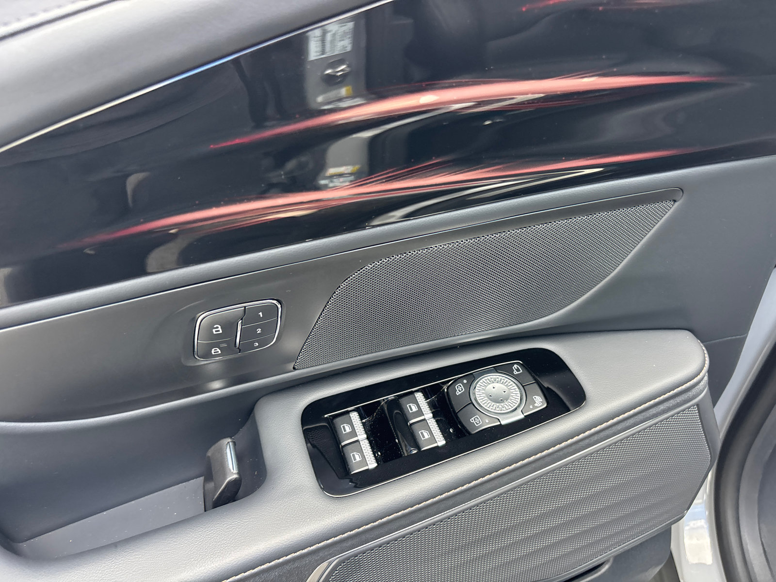 New 2026 Lincoln Nautilus Premier w/ Jet Appearance Package AWD/4WD image 12
