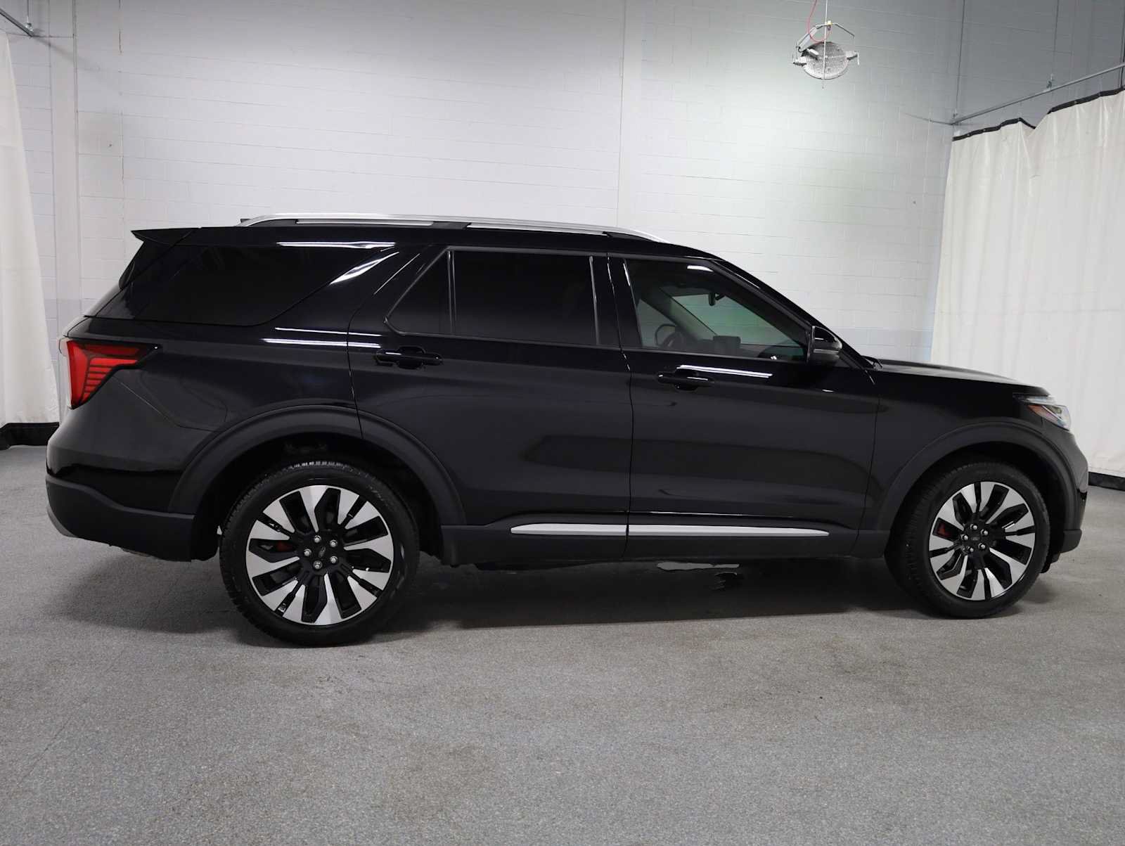 Used 2025 Ford Explorer Platinum w/ LUX Leather Package AWD/4WD image 10