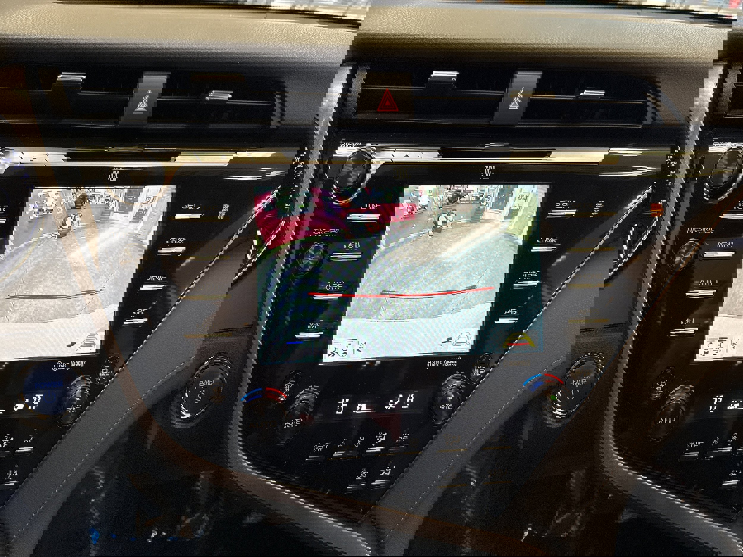 Used 2020 Toyota Camry XLE image 41