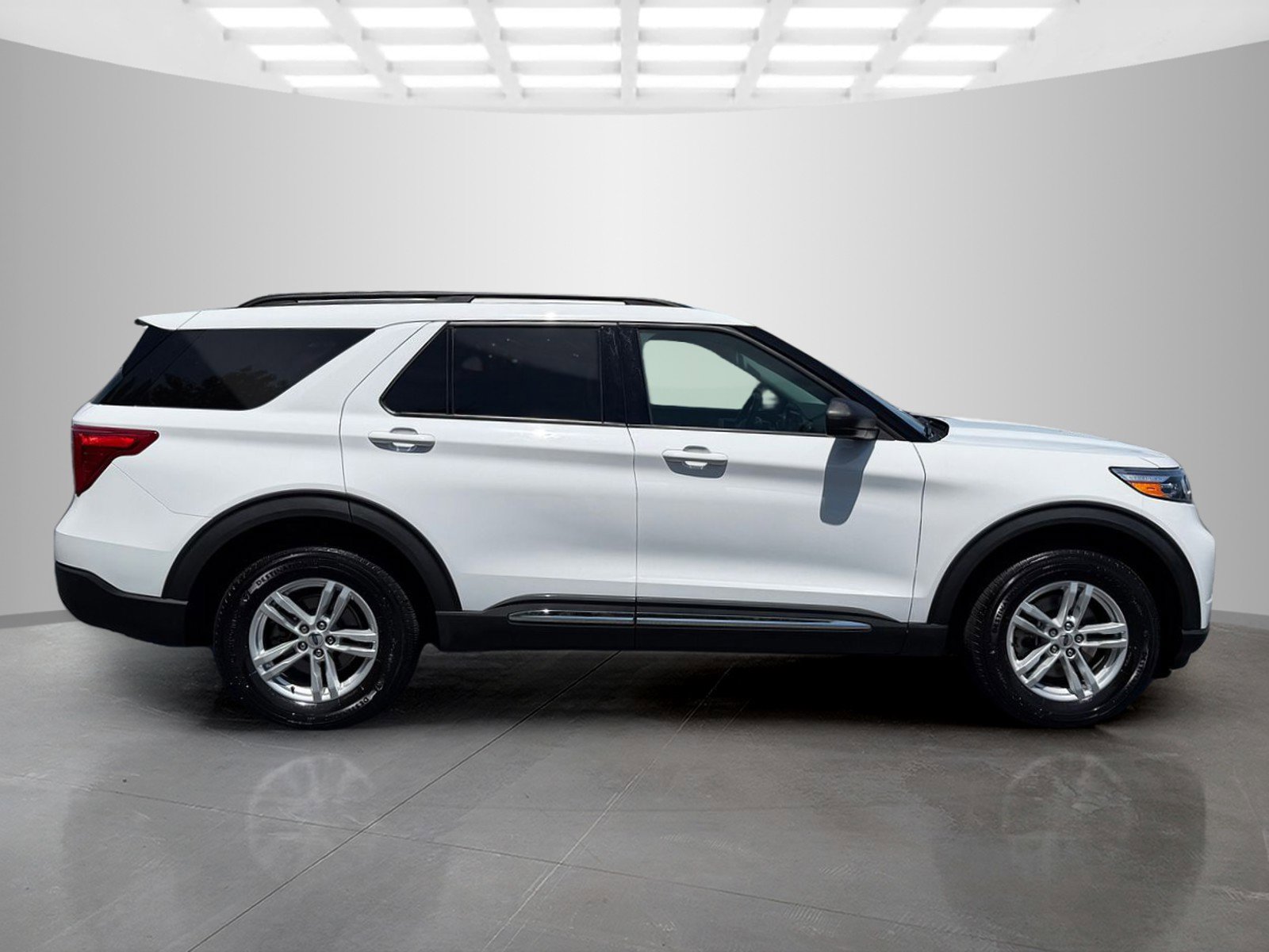 Used 2022 Ford Explorer XLT AWD/4WD image 6