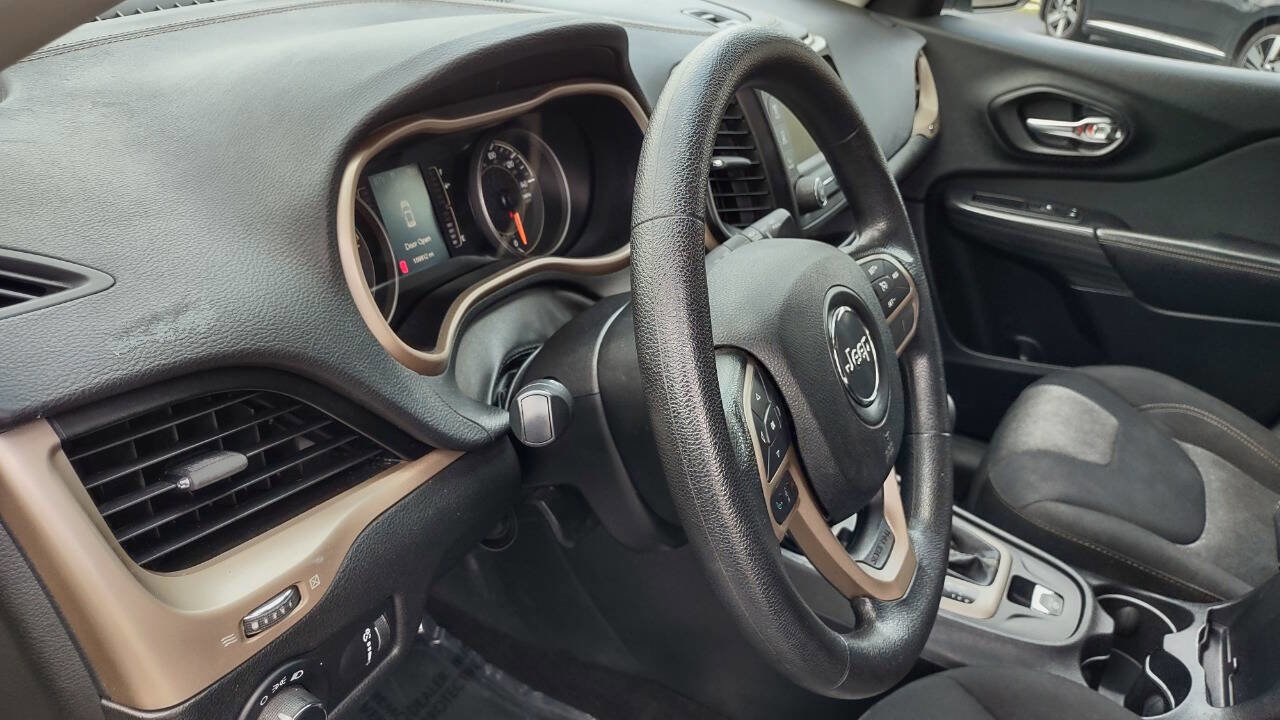 Used 2017 Jeep Cherokee Sport image 13