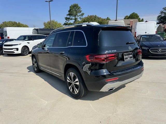 New 2025 Mercedes-Benz GLB 250 image 3