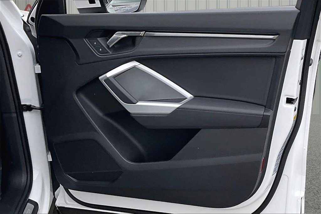 Used 2025 Audi Q3 2.0T Premium w/ Convenience Package image 28