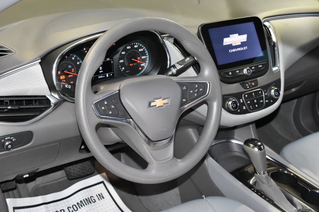 Used 2020 Chevrolet Malibu LT FWD image 2