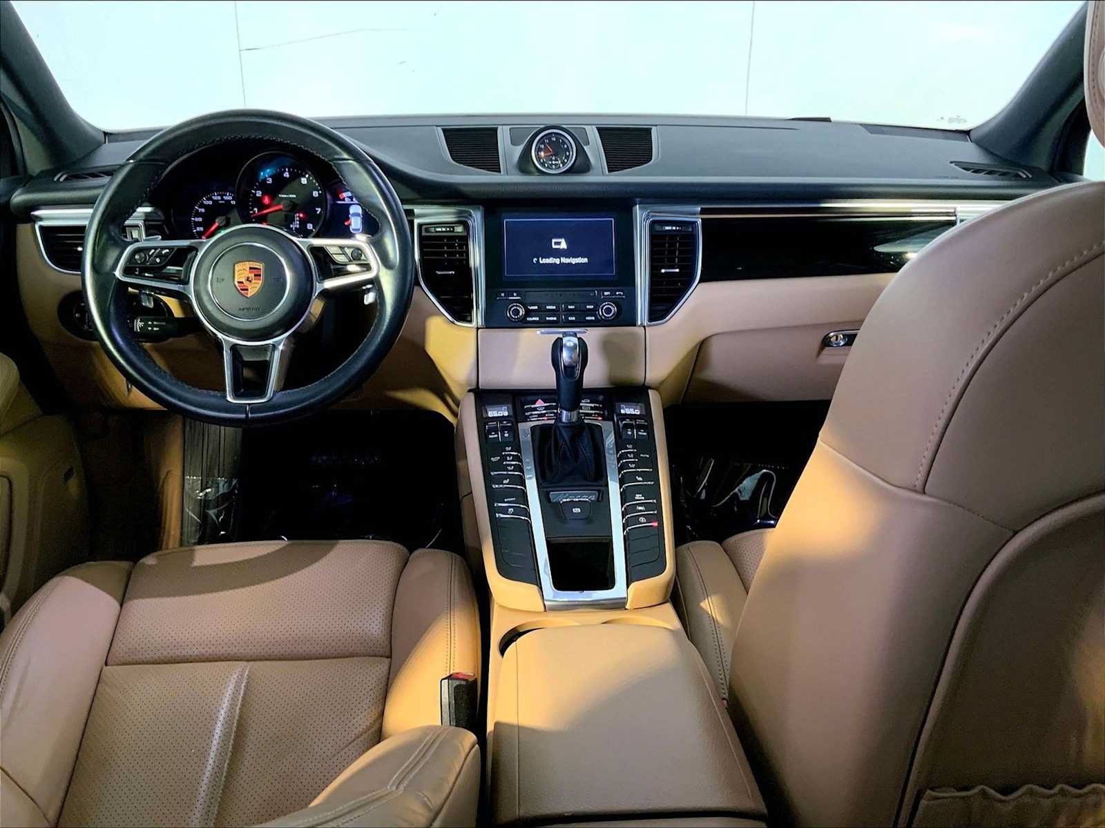 Certified 2018 Porsche Macan AWD/4WD image 14