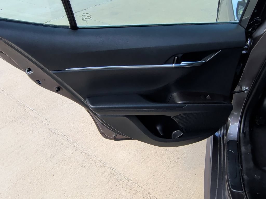 Used 2022 Toyota Camry SE FWD image 31