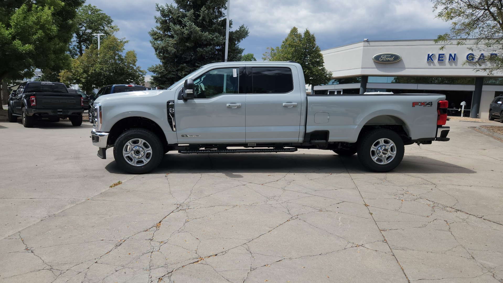 New 2026 Ford F350 XLT w/ XLT Premium Package AWD/4WD image 4