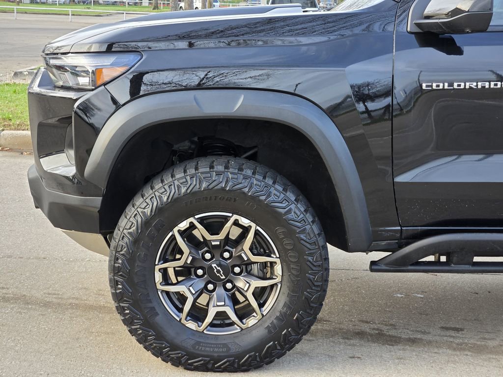 Used 2024 Chevrolet Colorado ZR2 w/ Technology Package AWD/4WD image 9