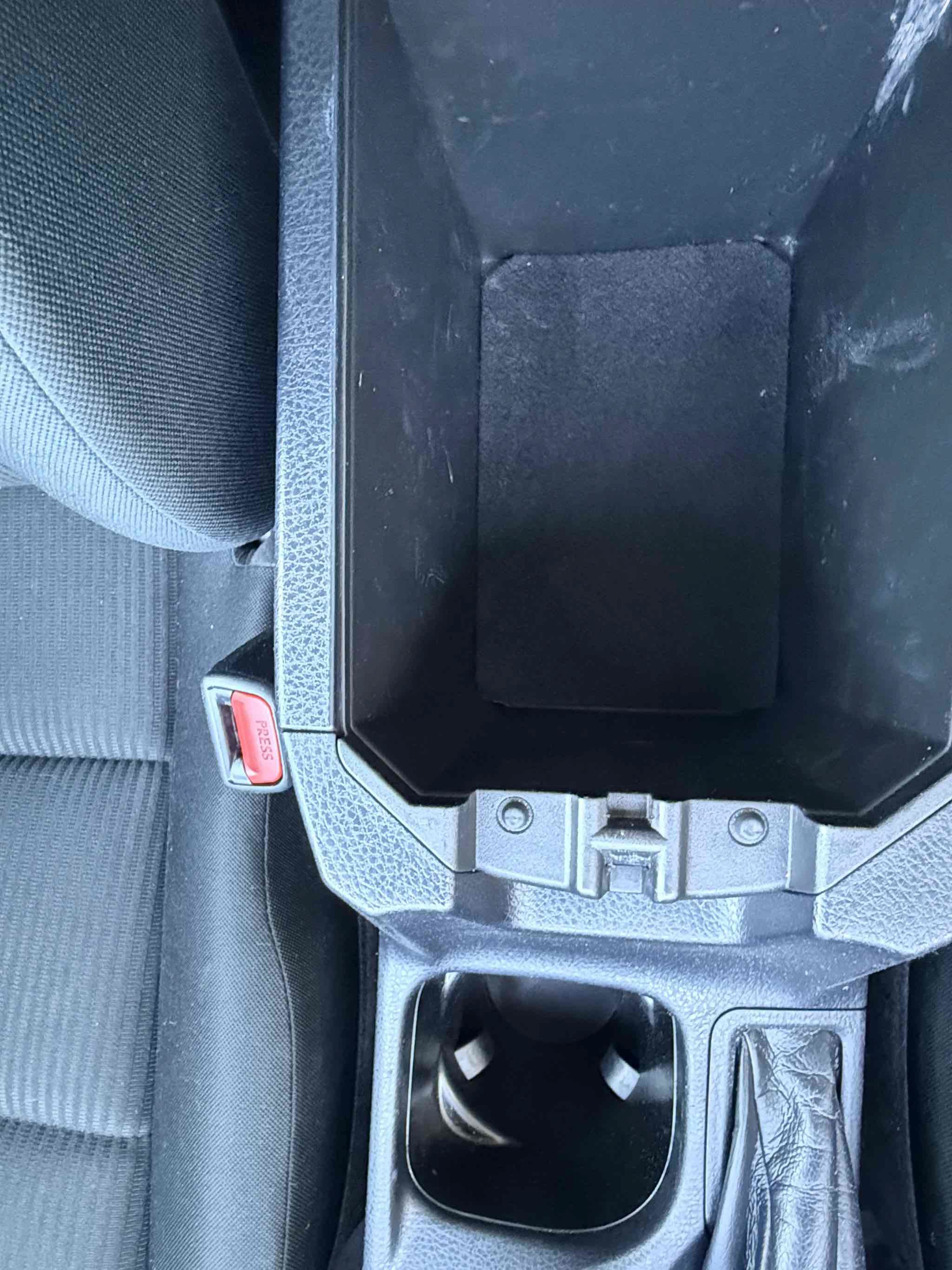 Used 2018 Toyota RAV4 LE w/ All Weather Liner Package FWD image 90