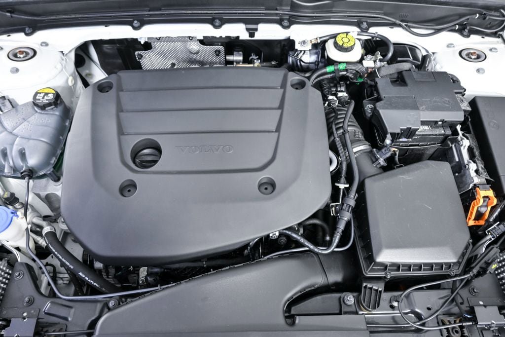 Certified 2024 Volvo XC40 B5 Ultimate w/ Protection Package AWD/4WD image 36