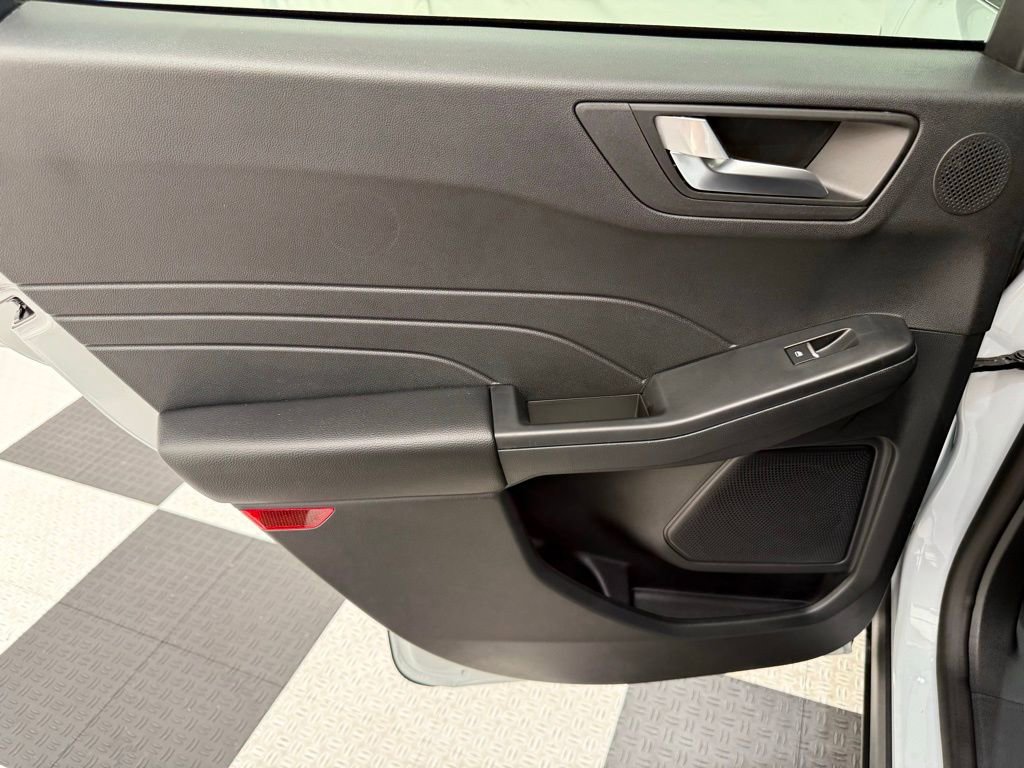 New 2025 Ford Escape SE w/ PHEV Premium Package image 16