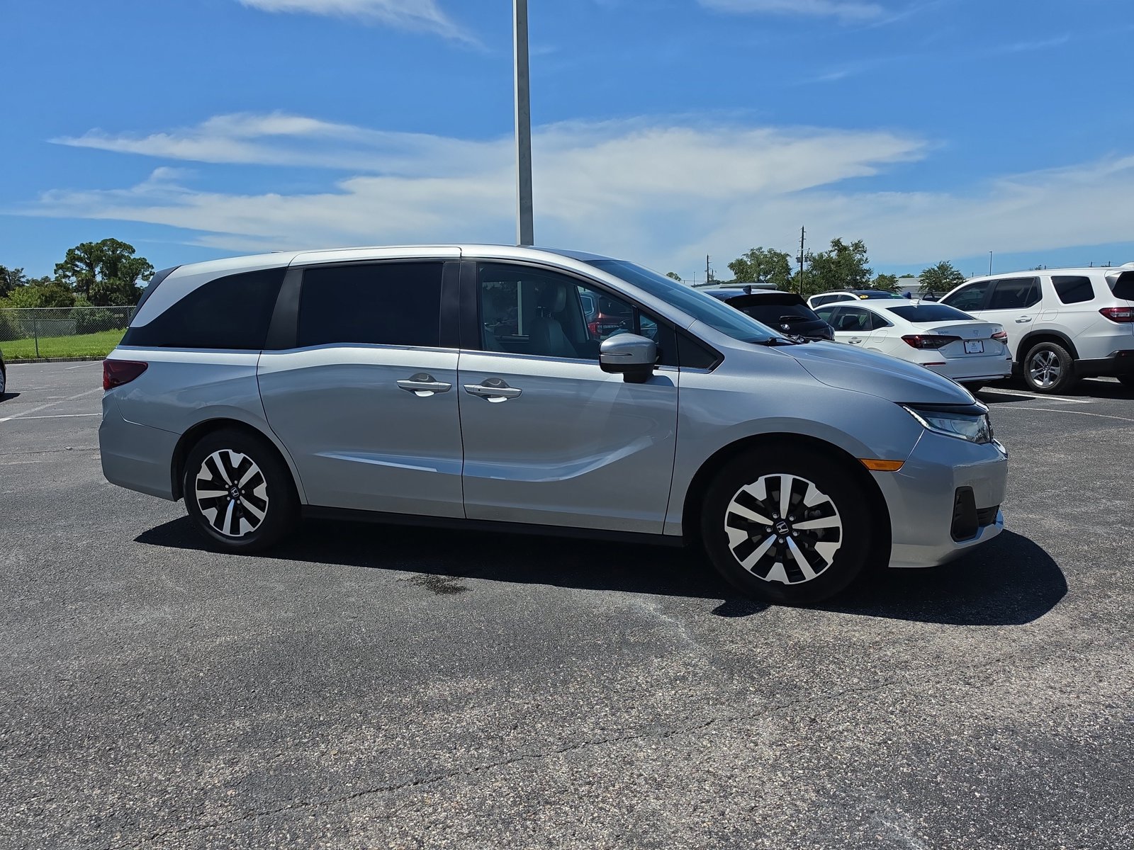 Used 2025 Honda Odyssey EX-L image 2
