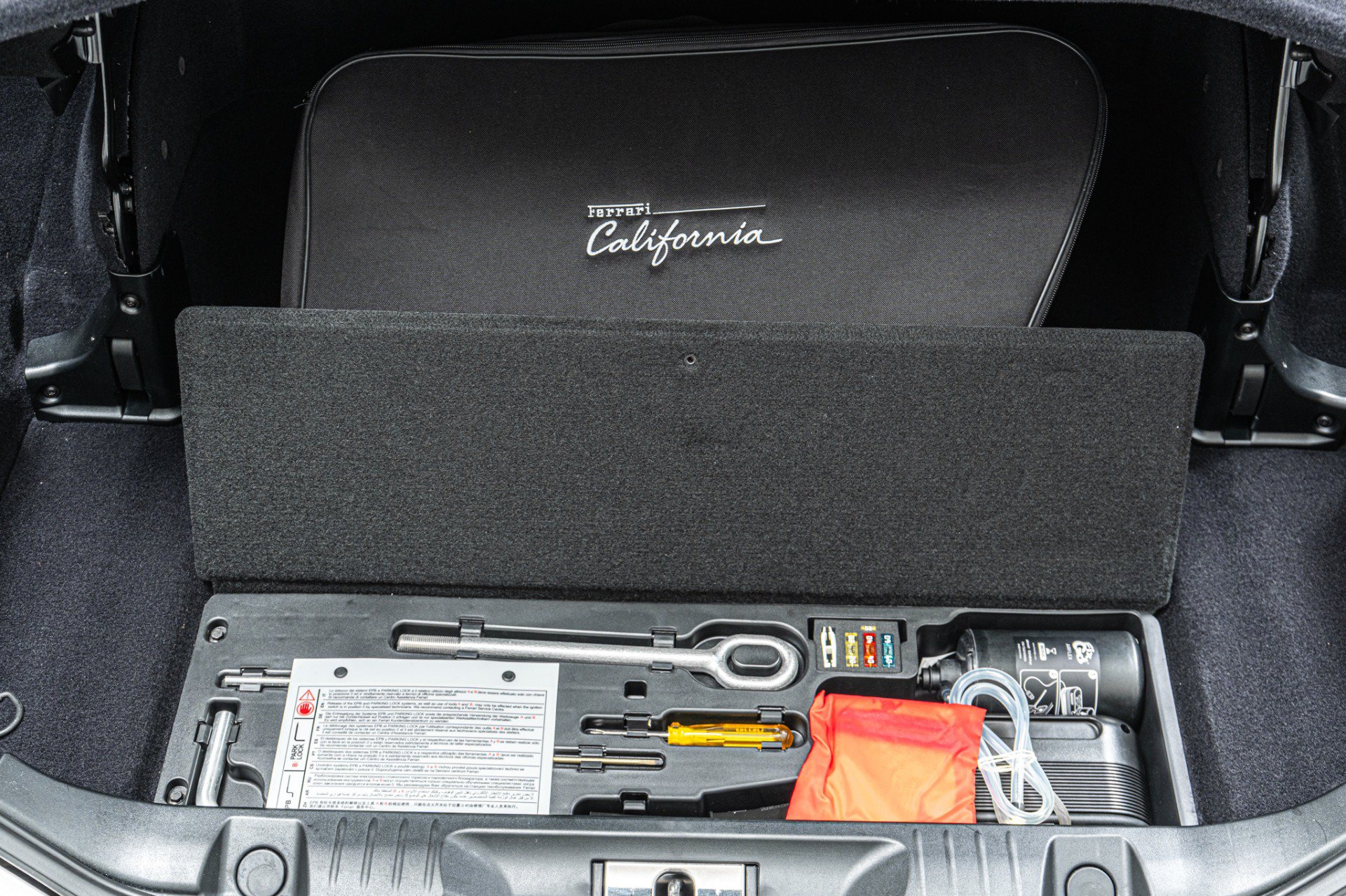 Used 2016 Ferrari California T RWD image 41