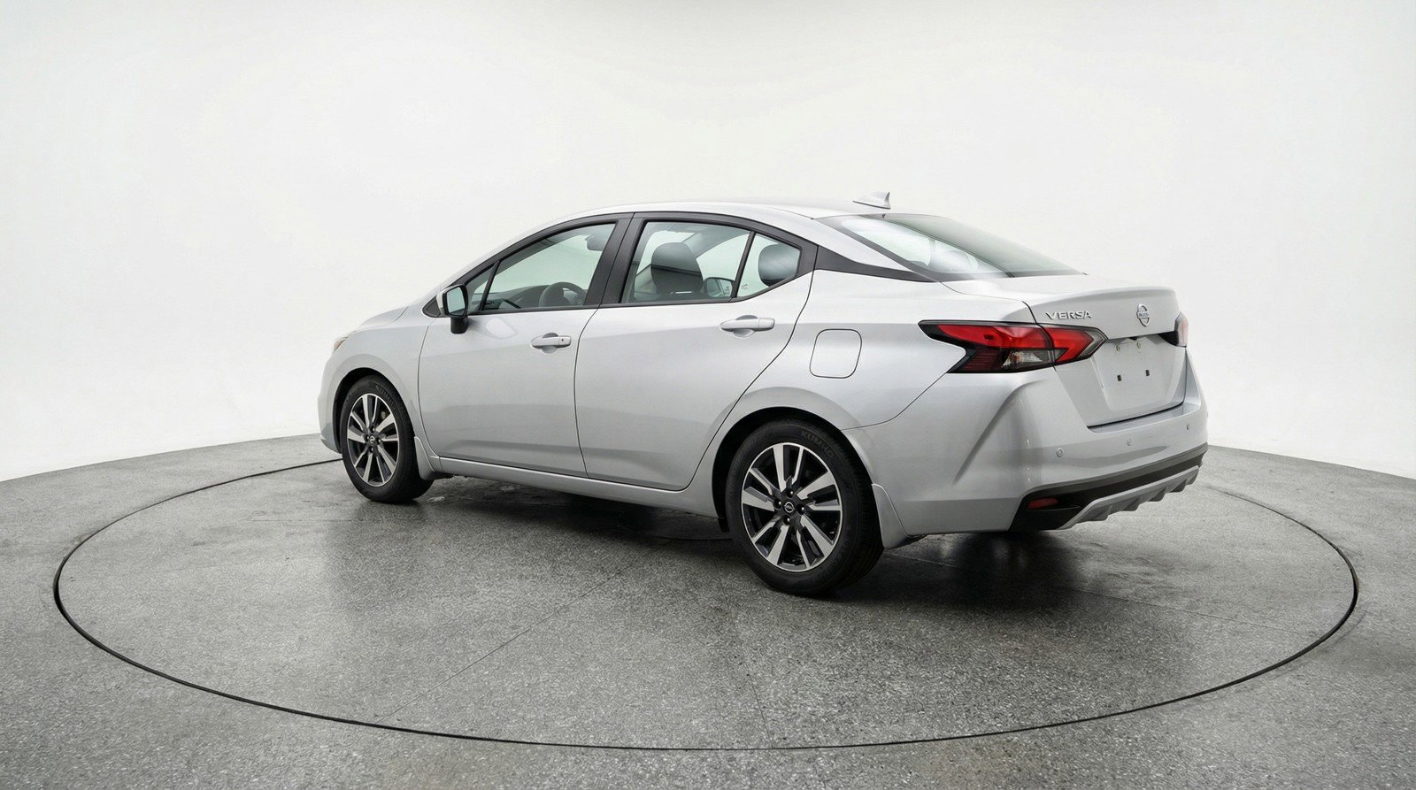 Used 2025 Nissan Versa SV image 6