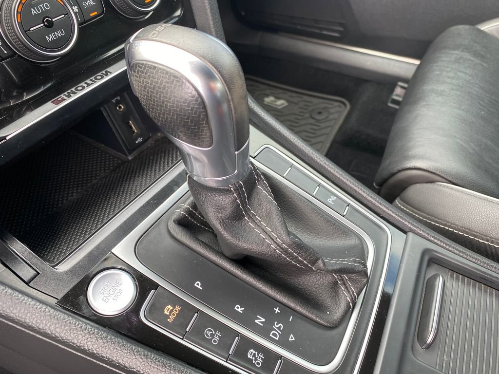 Used 2018 Volkswagen Golf R 4-Door AWD/4WD image 35