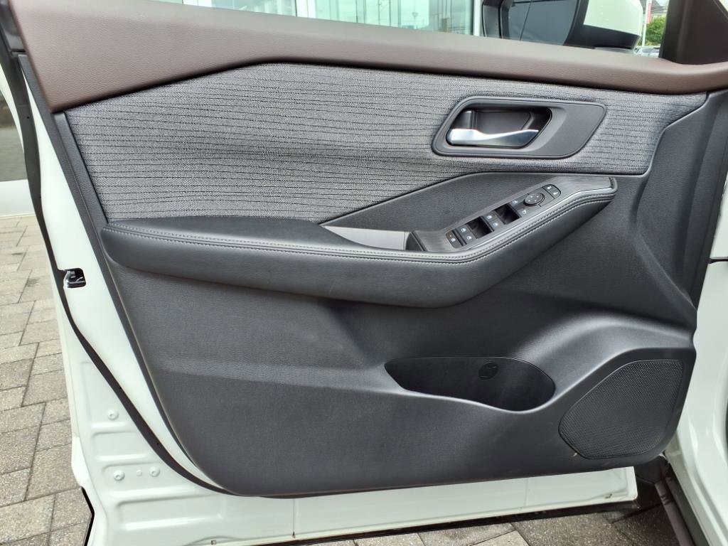 Used 2023 Nissan Rogue SV image 22