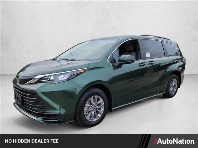 Used 2026 Toyota Sienna LE FWD image 1