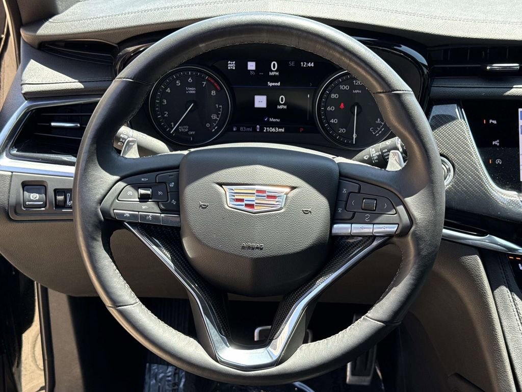 Used 2023 Cadillac XT6 Sport w/ Technology Package AWD/4WD image 32