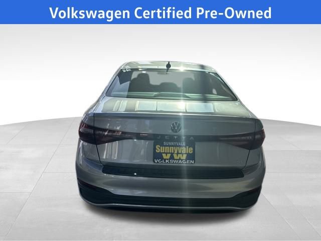 Certified 2025 Volkswagen Jetta SE w/ Sunroof Package image 5