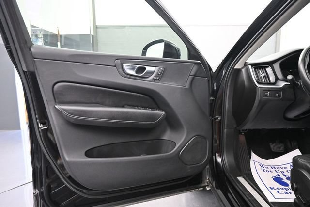 Used 2020 Volvo XC60 T5 Momentum AWD/4WD image 9