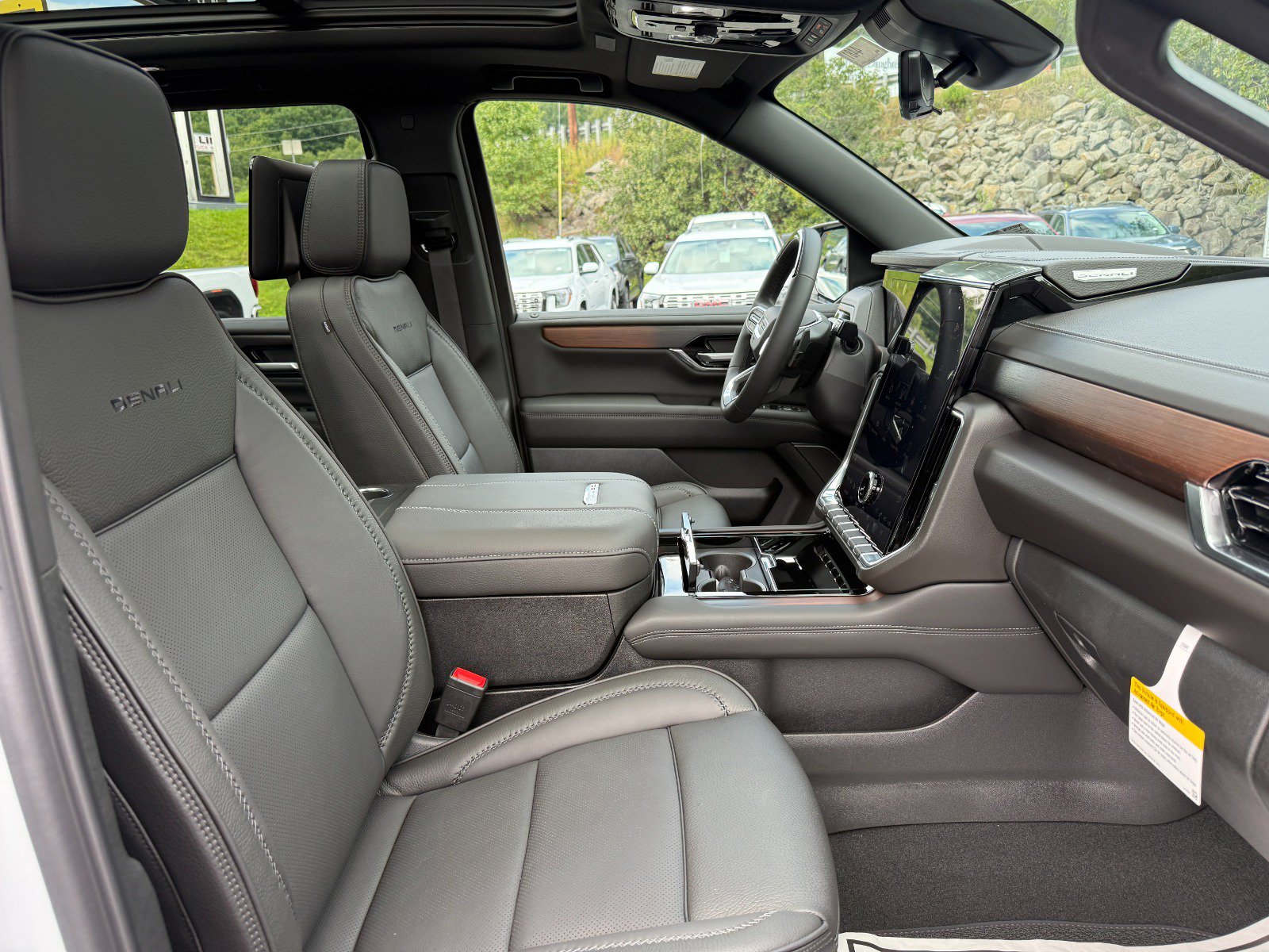 New 2026 GMC Yukon Denali w/ Denali Reserve Package AWD/4WD image 24