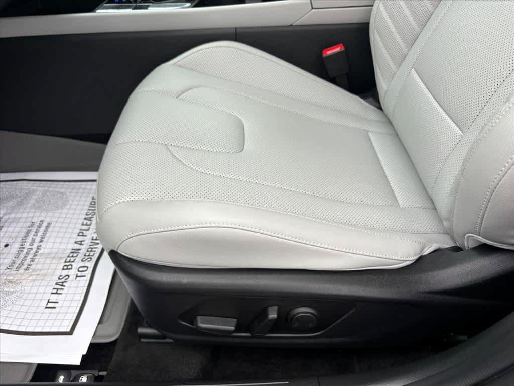Used 2024 Hyundai Elantra Limited FWD image 23